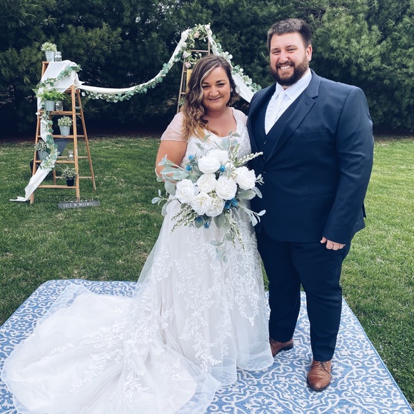 Meet your Posher, Meghan - Picture 1 of 3